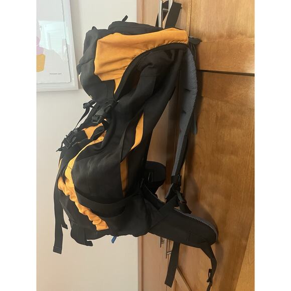 Deuter Aircomfort Futura 42 Backpack - Used - Black/Yellow - Picture 3 of 8
